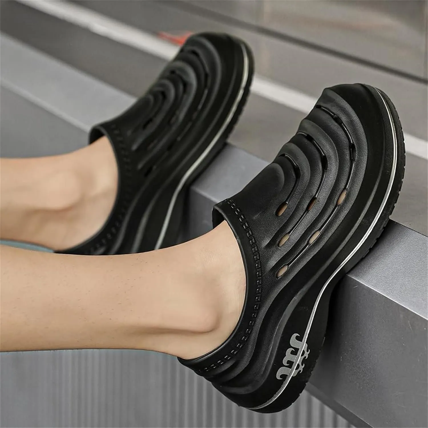 Armadillo Clogs Garden Nurse Work Shoes for Women Men Slip Resistant Armadillo Chef Shoes Comfortable Waterproof Casual Non Slip Nursing Gardening Clogs Kitchen Food Service Shoe Sandals