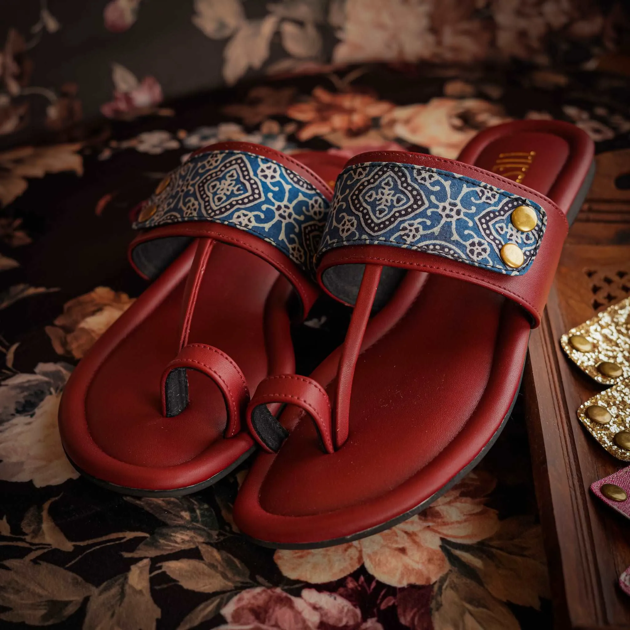 Kolas - Wine Kolhapuri Chappal with Changeable Straps